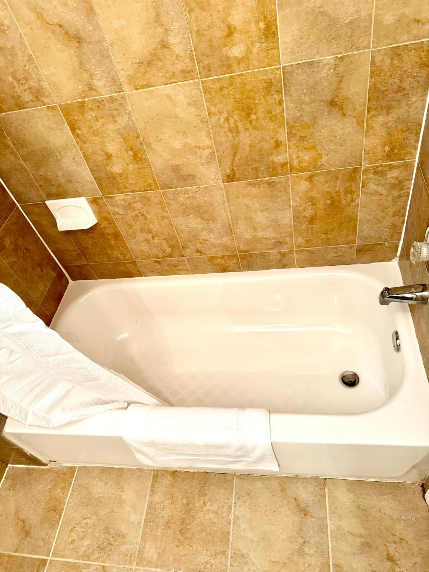 Stylish Evergreen Apartment By Newark Airport Eksteriør bilde